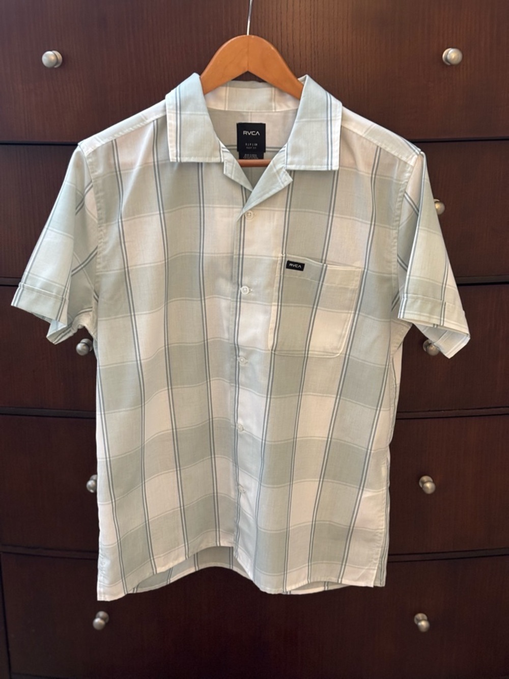 RVCA Men’s Gray Green Plaid Short-Sleeve Button-Down Shirt